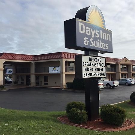 Days Inn & Suites By Wyndham Warner Robins Near Robins Afb Экстерьер фото