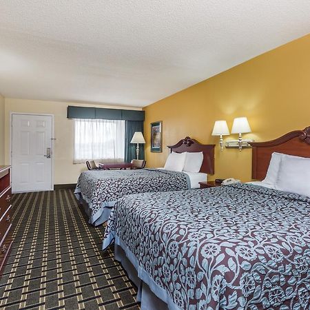 Days Inn & Suites By Wyndham Warner Robins Near Robins Afb Экстерьер фото