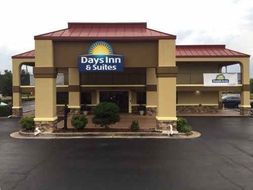Days Inn & Suites By Wyndham Warner Robins Near Robins Afb Экстерьер фото