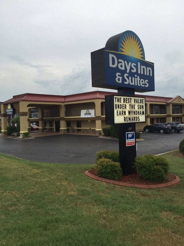 Days Inn & Suites By Wyndham Warner Robins Near Robins Afb Экстерьер фото