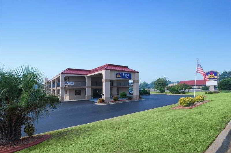 Days Inn & Suites By Wyndham Warner Robins Near Robins Afb Экстерьер фото