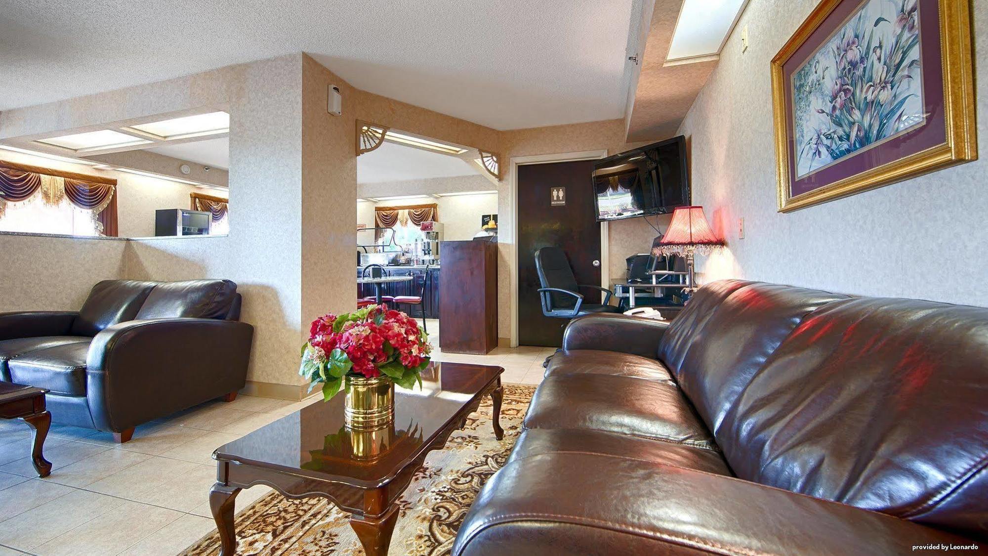 Days Inn & Suites By Wyndham Warner Robins Near Robins Afb Экстерьер фото