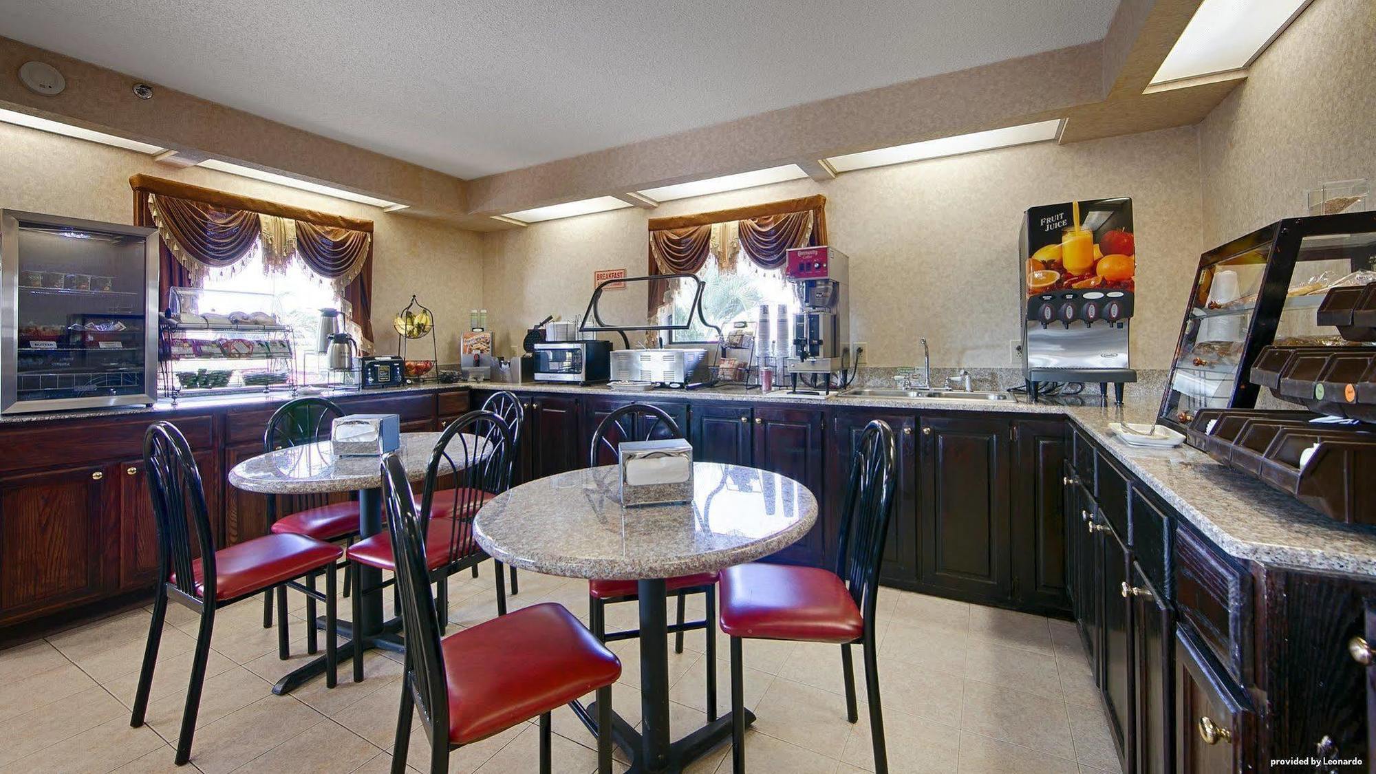 Days Inn & Suites By Wyndham Warner Robins Near Robins Afb Экстерьер фото