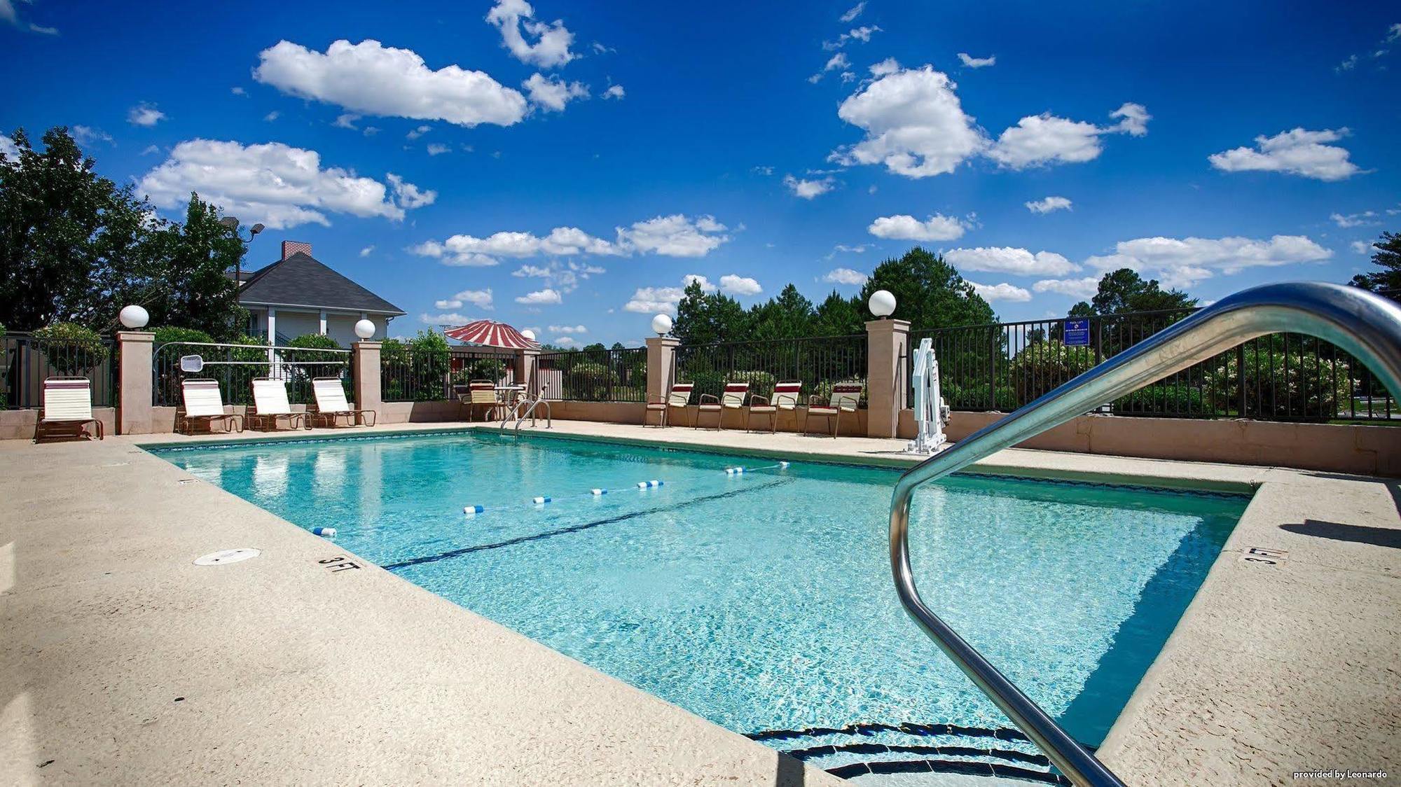 Days Inn & Suites By Wyndham Warner Robins Near Robins Afb Экстерьер фото