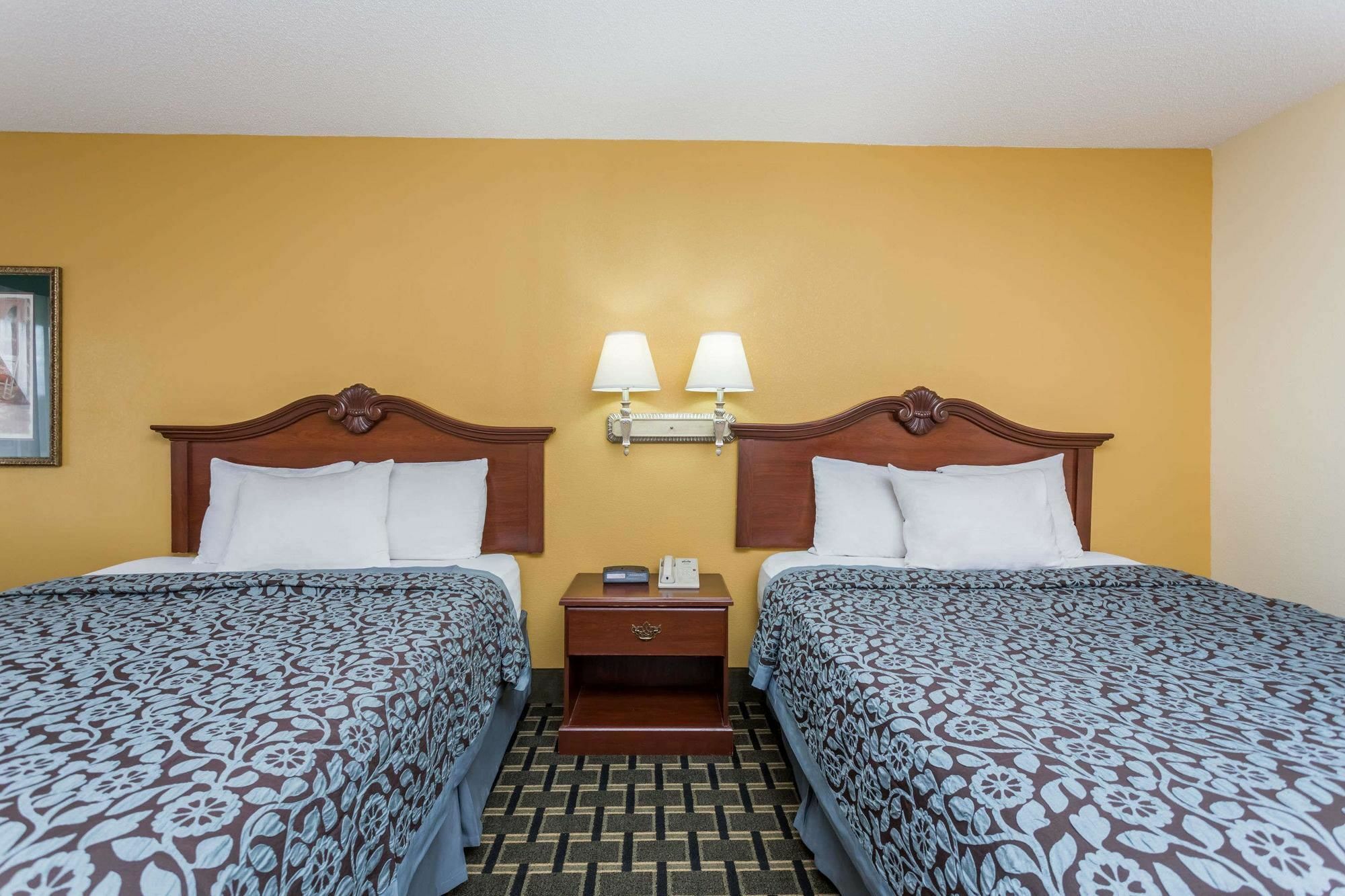 Days Inn & Suites By Wyndham Warner Robins Near Robins Afb Экстерьер фото