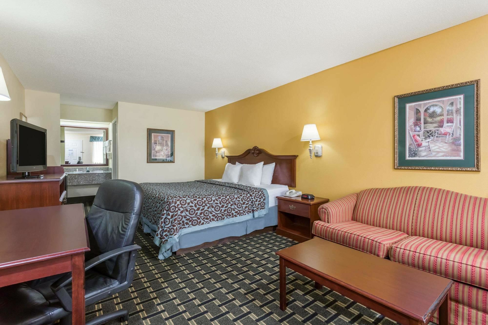 Days Inn & Suites By Wyndham Warner Robins Near Robins Afb Экстерьер фото